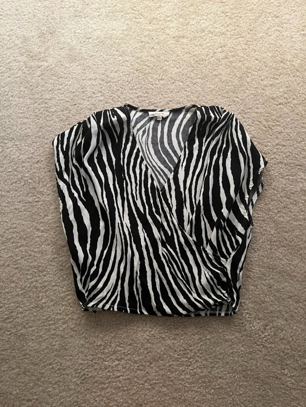 Makk Fashions Midnight Escape V-Neck Top & Elastic Waist Shorts Size Small View 3
